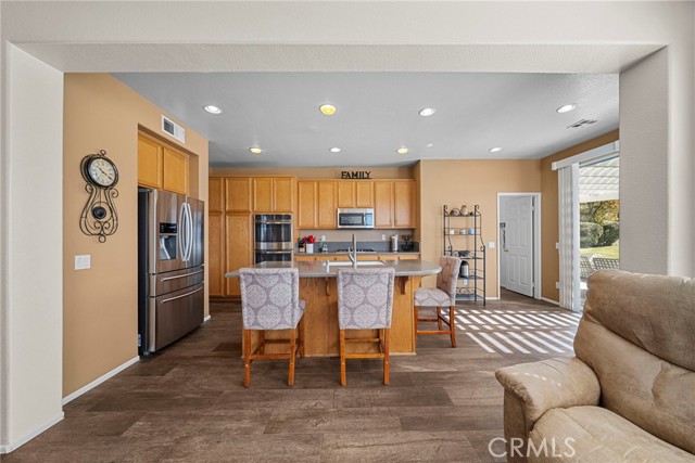 Detail Gallery Image 11 of 45 For 28246 Deer Ct, Canyon Country,  CA 91351 - 4 Beds | 2/1 Baths