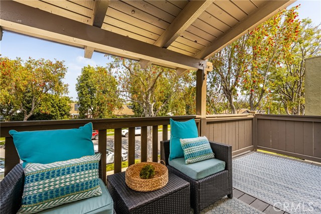 Detail Gallery Image 5 of 38 For 1345 Cabrillo Park Dr #L06,  Santa Ana,  CA 92701 - 2 Beds | 2 Baths