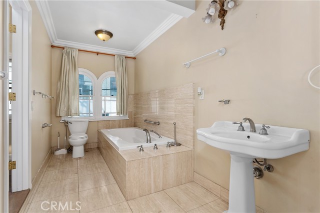 Detail Gallery Image 23 of 44 For 505 29th, Newport Beach,  CA 92663 - 4 Beds | 4 Baths