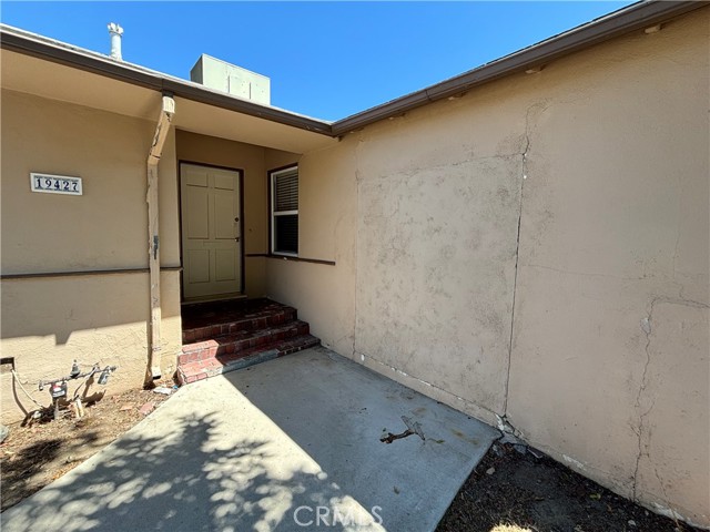 19427 Welby Way photo 3