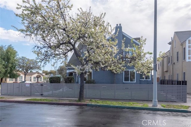 Detail Gallery Image 2 of 35 For 1613 West Bld, Los Angeles,  CA 90019 - 3 Beds | 2/1 Baths