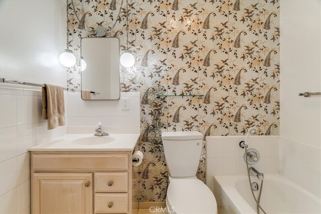 https://media.crmls.org/medias/9682162b-d6e0-478f-98d1-188532c56500.jpg?preset=X-Large
