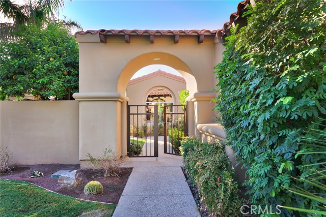 56720 Jack Nicklaus Boulevard, La Quinta CA: https://media.crmls.org/medias/96823285-2373-4c43-966f-e64ed50c7b99.jpg