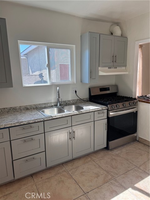 Detail Gallery Image 8 of 18 For 1432 Cherry #C,  Long Beach,  CA 90813 - 2 Beds | 1 Baths