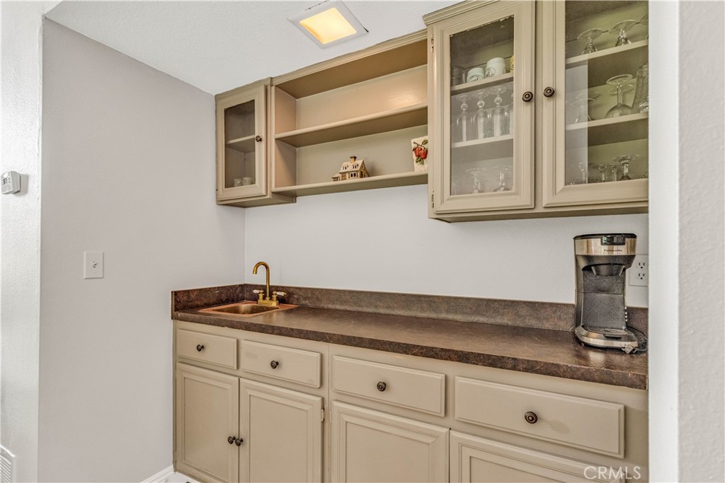 MLS #OC25103077 img 8