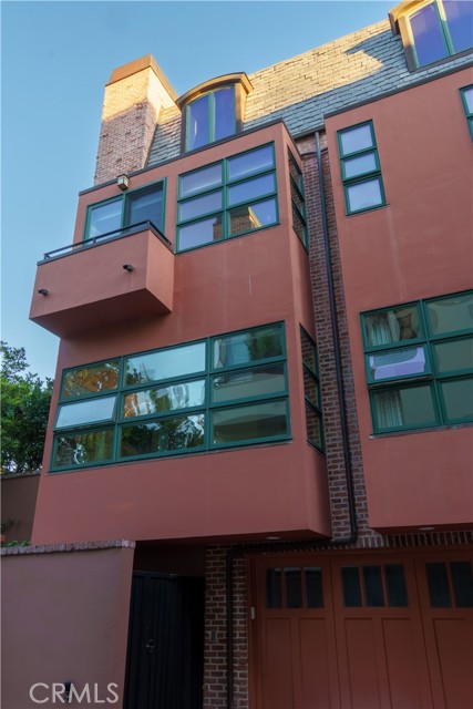 Detail Gallery Image 63 of 73 For 2323 S Beverly Glen Bld #9,  Los Angeles,  CA 90064 - 3 Beds | 5 Baths