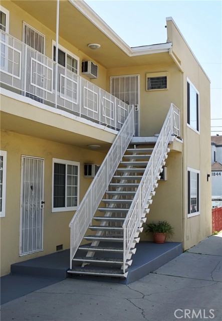 11843 Hamlin Street photo 5