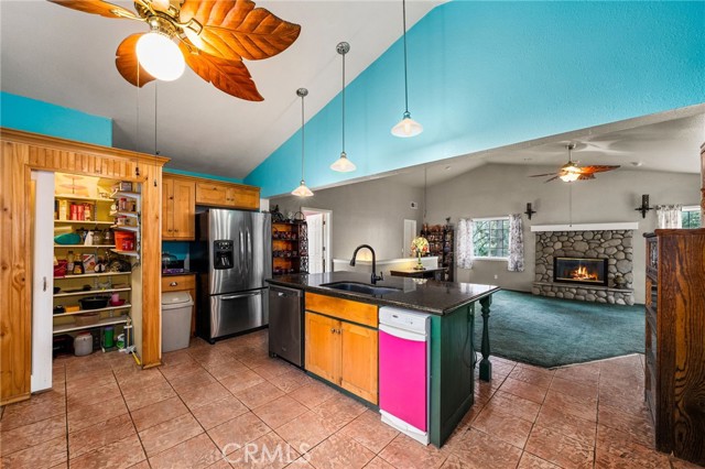 Detail Gallery Image 6 of 28 For 24950 Sunset Dr, Crestline,  CA 92325 - 3 Beds | 2 Baths