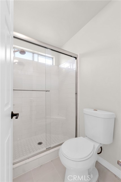 Image 25 of 31 For 532 Rossmore Avenue 411