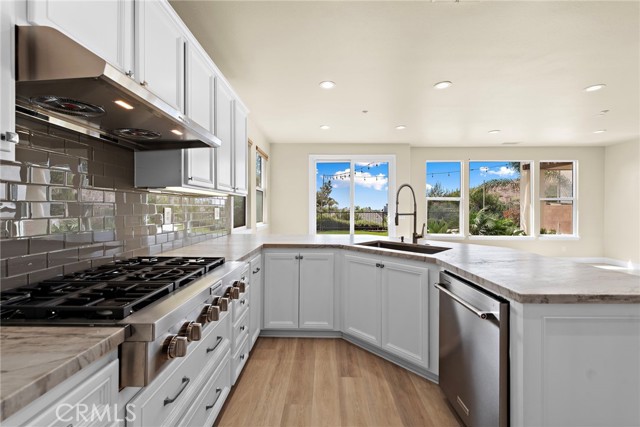 Detail Gallery Image 12 of 50 For 1206 Vista Jardin, San Clemente,  CA 92673 - 5 Beds | 5 Baths