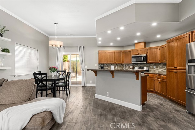 Detail Gallery Image 7 of 29 For 1052 Windsor Way, Chico,  CA 95926 - 3 Beds | 2 Baths