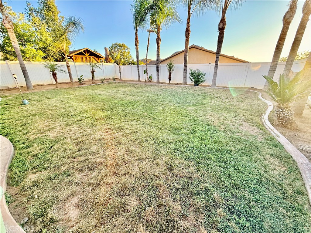 https://media.crmls.org/medias/9686a975-0ce8-4989-84b4-3a41023e4ea3.jpg?preset=X-Large