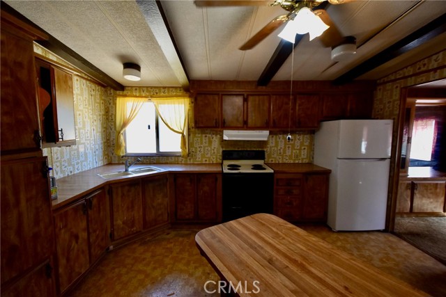 Detail Gallery Image 3 of 13 For 10913 Apache Rd, Montague,  CA 96064 - 2 Beds | 2 Baths