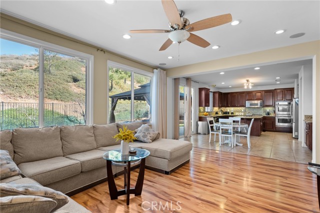 35424 Saddle Hill Road, Lake Elsinore CA: https://media.crmls.org/medias/96878223-fd75-4898-bd03-902870db1256.jpg