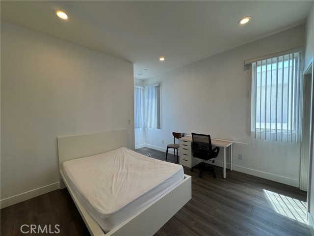 1737 1/2 Magnolia Avenue, Los Angeles CA: https://media.crmls.org/medias/9687e2ae-591e-460a-938b-28028df0639d.jpg