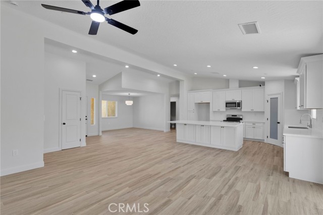 Detail Gallery Image 14 of 45 For 9432 Wasco, Hesperia,  CA 92345 - 4 Beds | 2/1 Baths