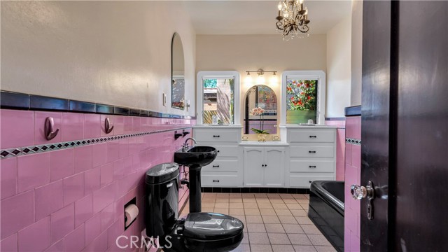 Detail Gallery Image 51 of 69 For 2042 N Ross St, Santa Ana,  CA 92706 - 3 Beds | 2/1 Baths