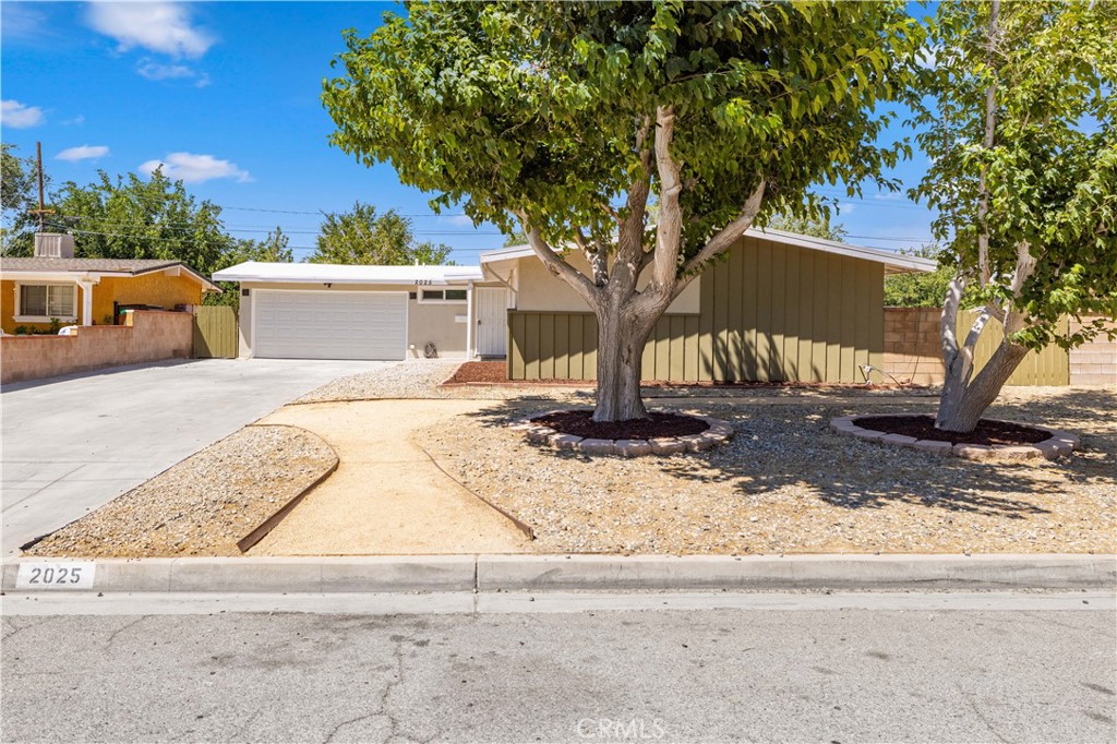 2025 W Newgrove