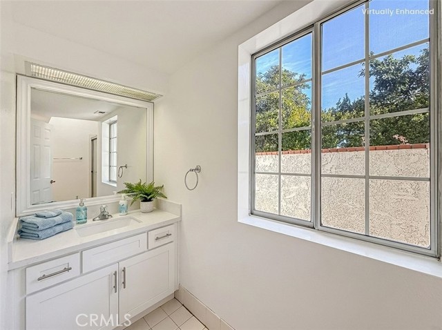 Detail Gallery Image 17 of 38 For 206 Camino Cortina, Camarillo,  CA 93010 - 3 Beds | 3 Baths