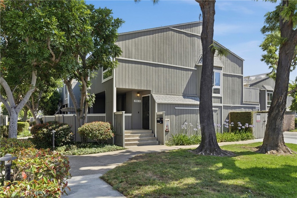 2921 S Fairview Street #G