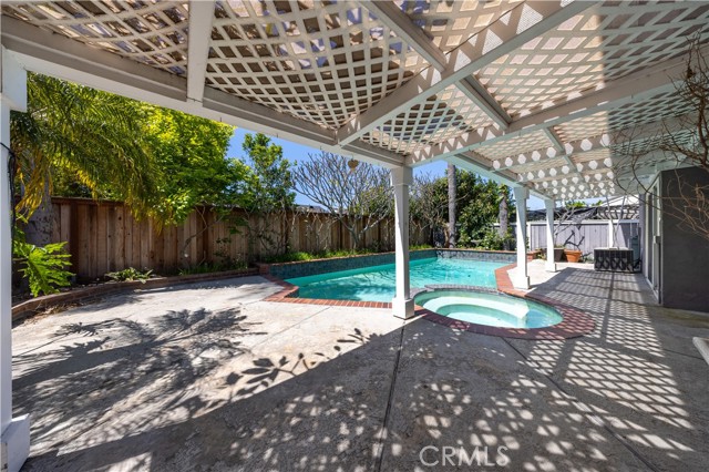 29 Farragut, Irvine CA: https://media.crmls.org/medias/968c1e1a-c5ad-4943-98f0-3ebcd387e568.jpg