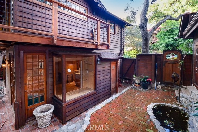 Detail Gallery Image 25 of 36 For 9860 Yoakum Dr, Beverly Hills,  CA 90210 - 1 Beds | 2 Baths