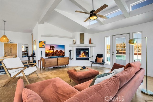 Detail Gallery Image 8 of 67 For 3820 Lucerne Vista Ave, Yucca Valley,  CA 92284 - 3 Beds | 3 Baths