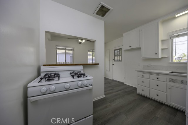 2292 Euclid Avenue, Long Beach CA: https://media.crmls.org/medias/968e0c78-a518-428f-b25e-c227aa182b45.jpg