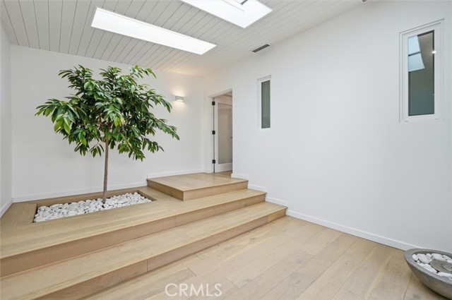 Detail Gallery Image 2 of 29 For 5519 Calle De Ricardo, Torrance,  CA 90505 - 4 Beds | 3 Baths