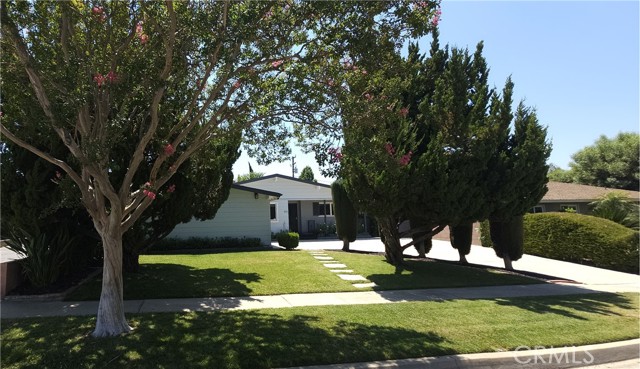 Detail Gallery Image 2 of 24 For 622 Esther Way, Redlands,  CA 92373 - 4 Beds | 2/1 Baths