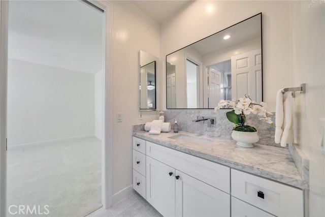 5451 Newcastle Lane, Calabasas CA: https://media.crmls.org/medias/968f3fc9-4028-47ab-89a5-298b8cf73697.jpg