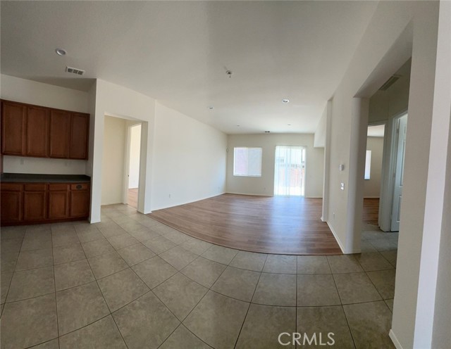 Detail Gallery Image 11 of 27 For 9019 Fremont Ct, Oak Hills,  CA 92344 - 3 Beds | 2 Baths