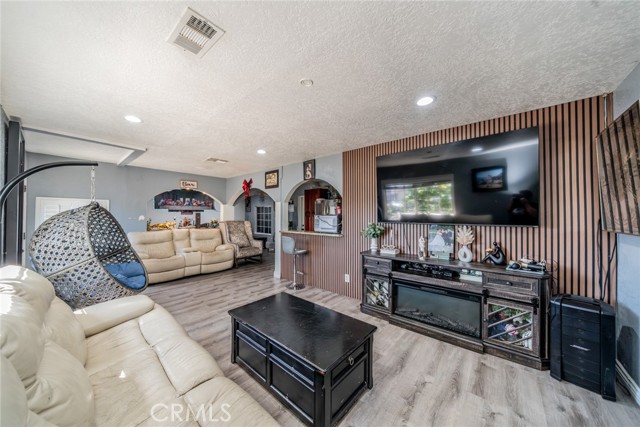 Detail Gallery Image 7 of 24 For 14828 Ivy, Fontana,  CA 92335 - 4 Beds | 2 Baths