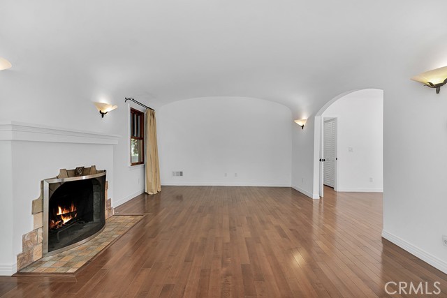Detail Gallery Image 7 of 36 For 14627 Killion St, Sherman Oaks,  CA 91411 - 2 Beds | 2 Baths