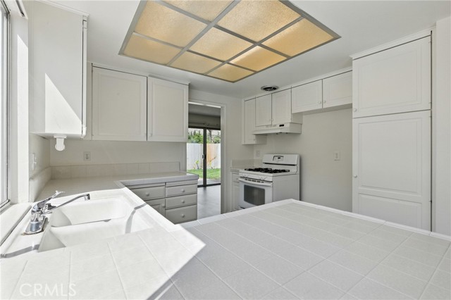 Detail Gallery Image 30 of 59 For 315 Maravilla Dr, Riverside,  CA 92507 - 5 Beds | 2 Baths