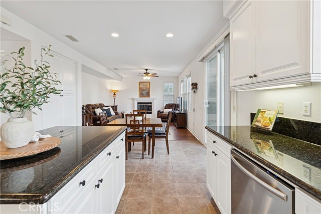 Detail Gallery Image 9 of 40 For 26812 Peppertree Dr, Valencia,  CA 91381 - 5 Beds | 3 Baths