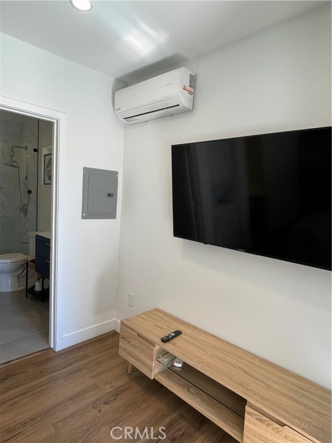 Detail Gallery Image 11 of 13 For 23517 Aetna St, Woodland Hills,  CA 91367 - 1 Beds | 1 Baths