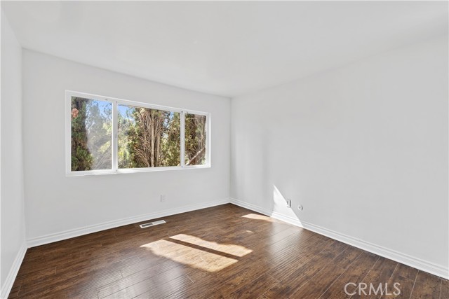 Detail Gallery Image 21 of 36 For 5160 Medina Rd, Woodland Hills,  CA 91364 - 3 Beds | 3 Baths