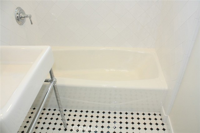 Detail Gallery Image 11 of 23 For 10731 Whitburn St, Culver City,  CA 90230 - 3 Beds | 1 Baths