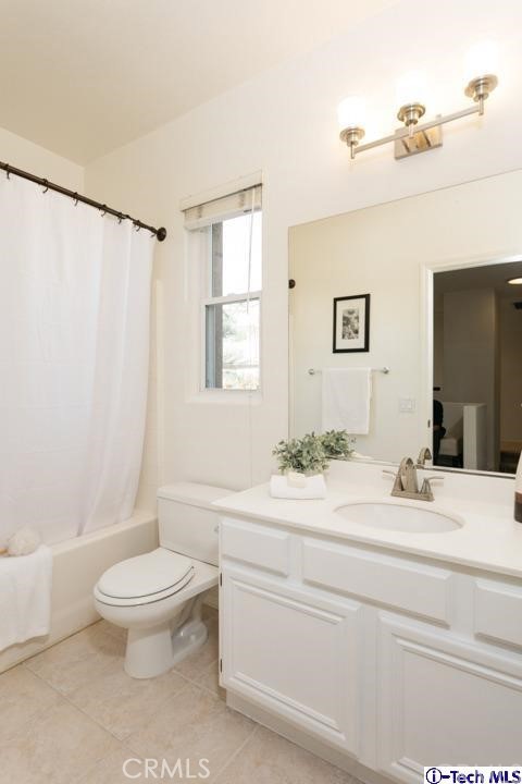 Detail Gallery Image 13 of 19 For 10040 Meritage Ct, Sun Valley,  CA 91352 - 4 Beds | 3 Baths