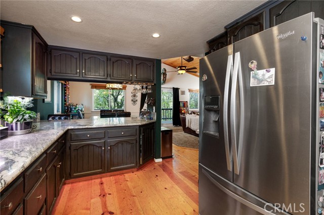 Detail Gallery Image 13 of 46 For 453 Davos, Crestline,  CA 92325 - 5 Beds | 2/1 Baths