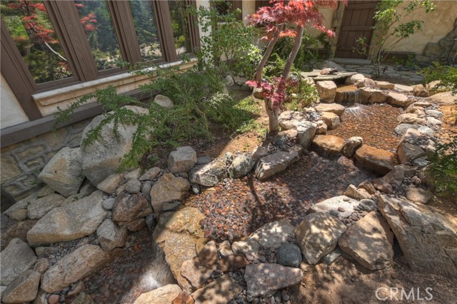 Detail Gallery Image 8 of 64 For 28324 Somerset Ln, Lake Arrowhead,  CA 92352 - 4 Beds | 4/1 Baths