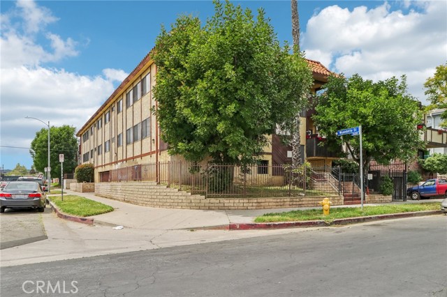 Detail Gallery Image 2 of 29 For 7305 Milwood Ave #4,  Canoga Park,  CA 91303 - 1 Beds | 1 Baths
