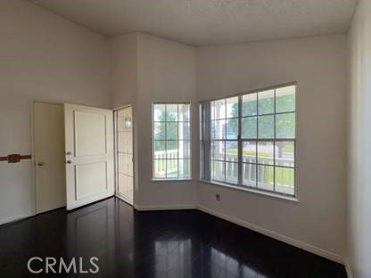 Detail Gallery Image 2 of 7 For 1159 Athena Ct, Riverside,  CA 92507 - 2 Beds | 2 Baths