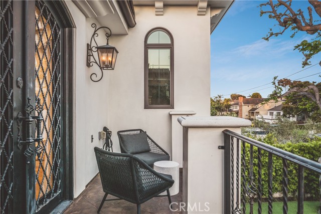 Detail Gallery Image 29 of 39 For 717 35th St, Manhattan Beach,  CA 90266 - 4 Beds | 4/2 Baths