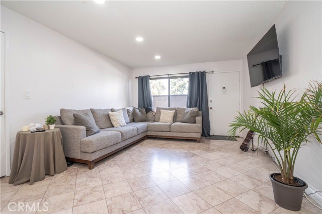 Detail Gallery Image 8 of 39 For 25035 Peachland Ave #174,  Newhall,  CA 91321 - 3 Beds | 2 Baths