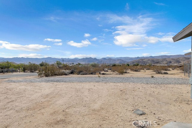 Detail Gallery Image 4 of 30 For 4588 Avenida La Flora Desierta, Joshua Tree,  CA 92252 - 3 Beds | 2 Baths