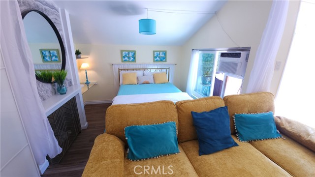 17072 Pacific Coast Highway, Huntington Beach CA: https://media.crmls.org/medias/969b7248-1081-4605-8c83-fe0084813a44.jpg