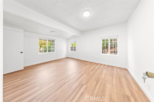 Detail Gallery Image 15 of 52 For 19148 Saticoy St, Reseda,  CA 91335 - 3 Beds | 2 Baths