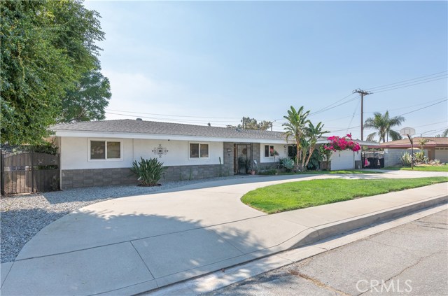 761 Mockingbird Ln, San Bernardino, CA 92404